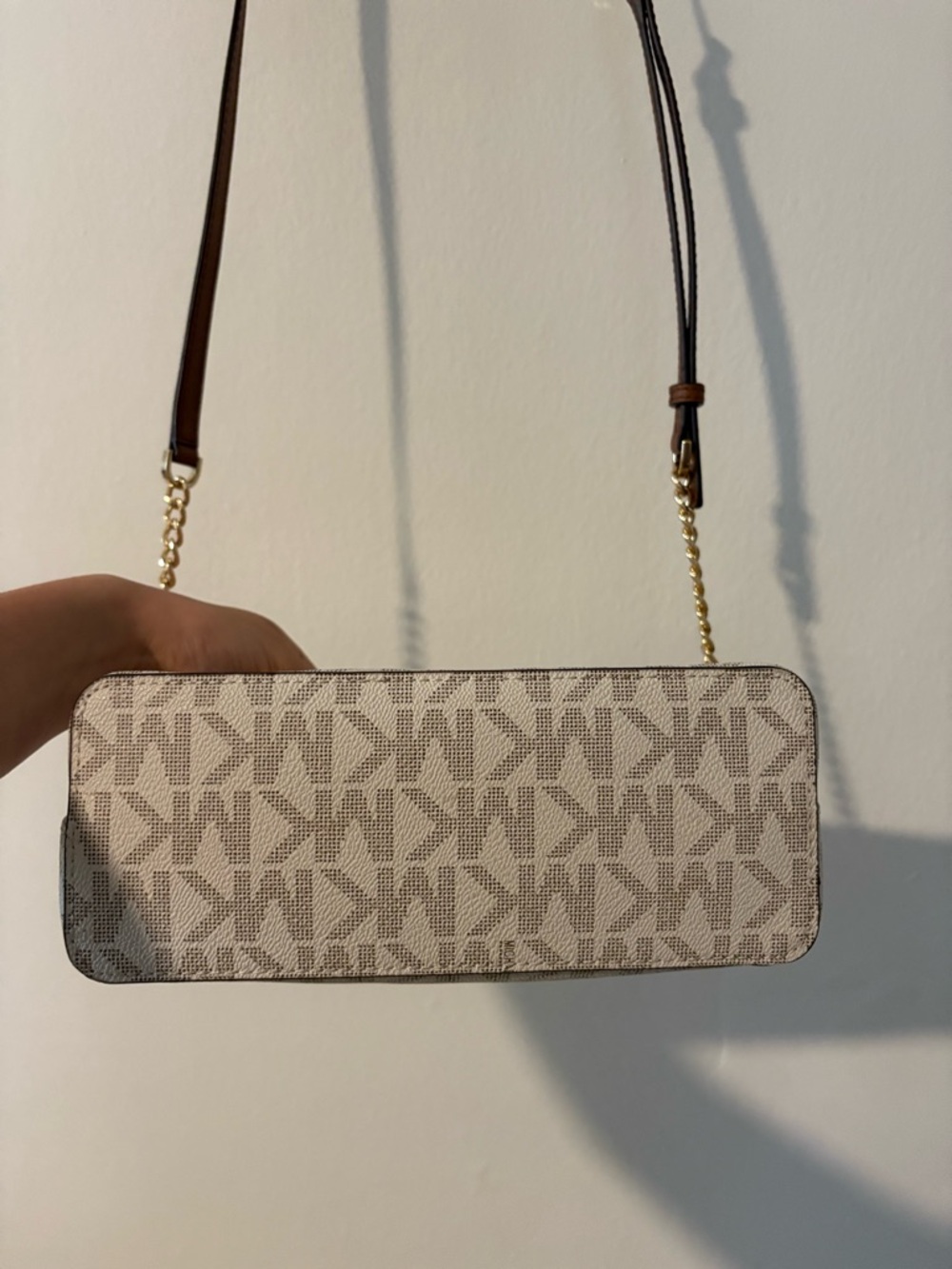 Michael Kors Monogram Crossbody Bag in Vanilla and Brown Cindy Large Dome - Picture 4 of 6